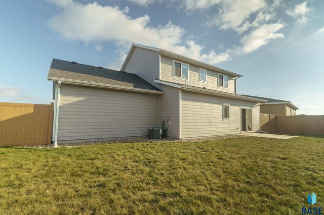 252 Lydia Ct Court, Harrisburg, SD 57032