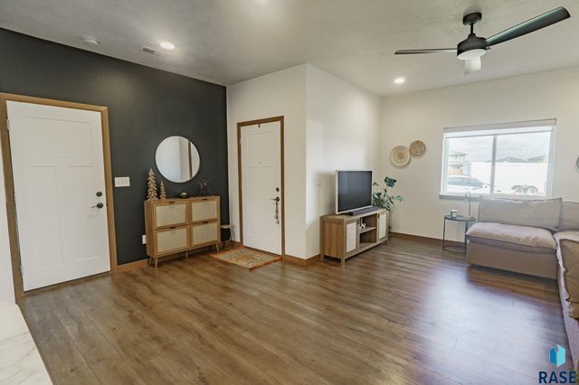 252 Lydia Ct Court, Harrisburg, SD 57032