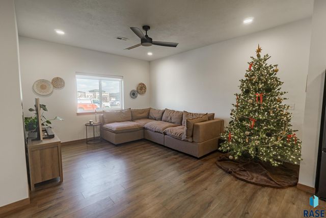 252 Lydia Ct Court, Harrisburg, SD 57032