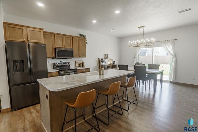 252 Lydia Ct Court, Harrisburg, SD 57032