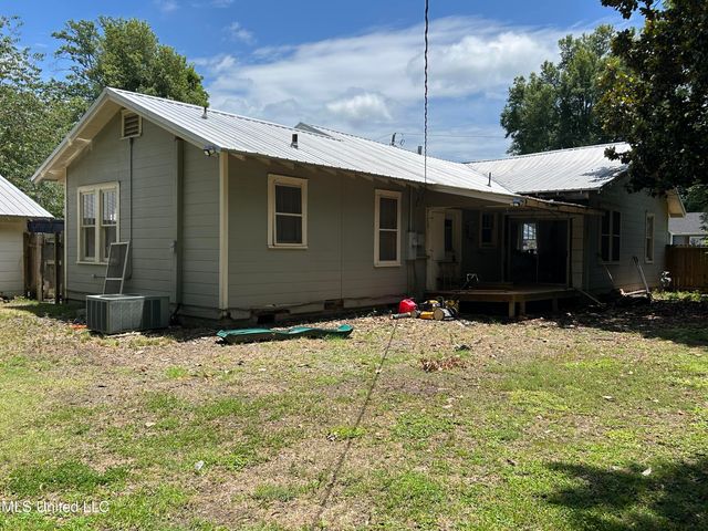 1006 Lamar Street, Cleveland, MS 38732