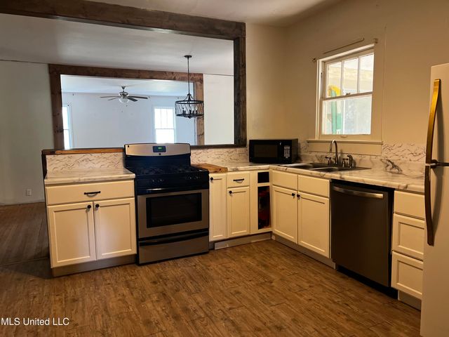 1006 Lamar Street, Cleveland, MS 38732