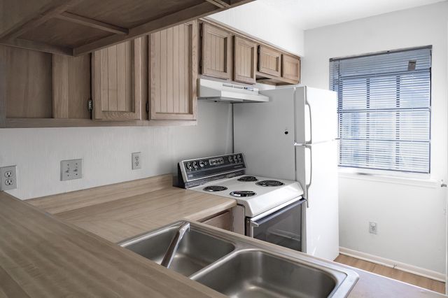 421 W San Antonio ST E-4, San Marcos, TX 78666