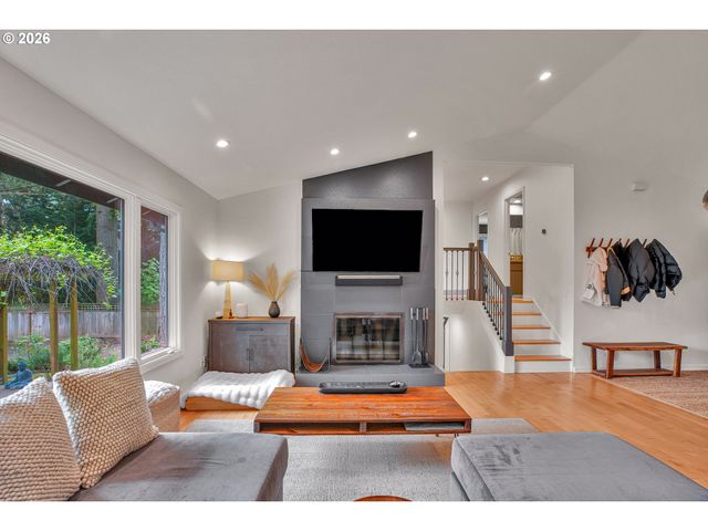 785 Marylhurst Dr, West Linn, OR 97068