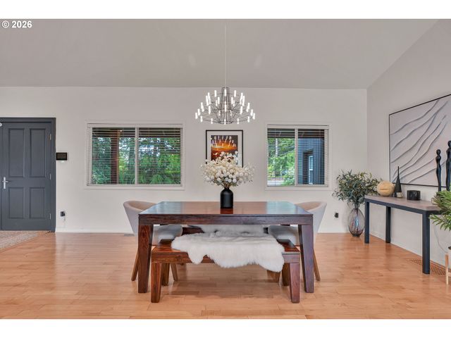 785 Marylhurst Dr, West Linn, OR 97068