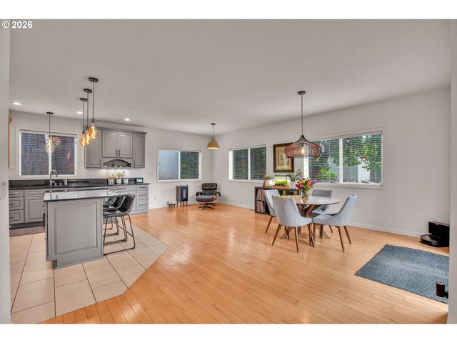 785 Marylhurst Dr, West Linn, OR 97068