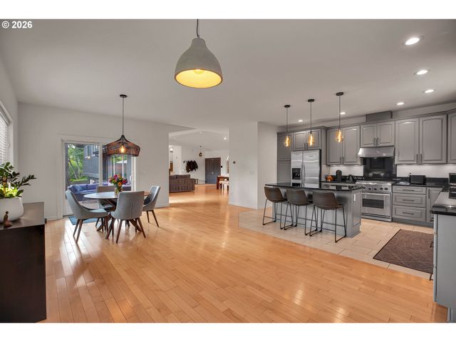 785 Marylhurst Dr, West Linn, OR 97068