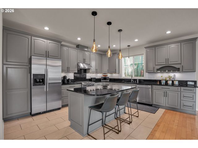 785 Marylhurst Dr, West Linn, OR 97068