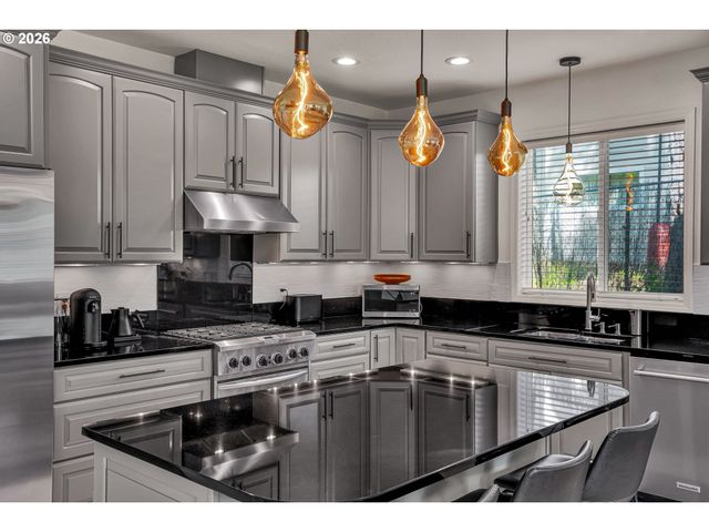 785 Marylhurst Dr, West Linn, OR 97068