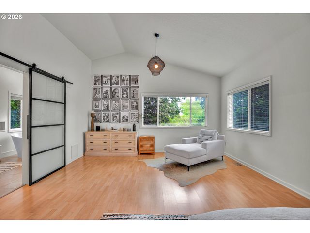 785 Marylhurst Dr, West Linn, OR 97068