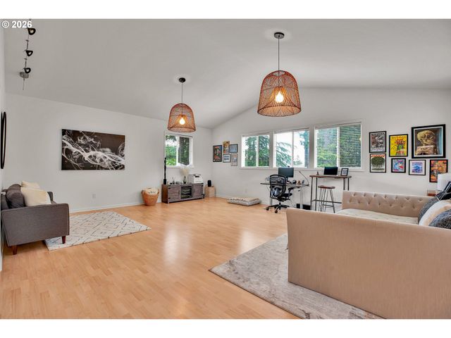 785 Marylhurst Dr, West Linn, OR 97068