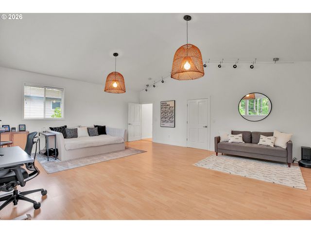 785 Marylhurst Dr, West Linn, OR 97068