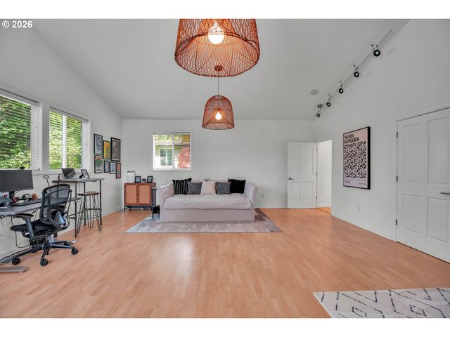 785 Marylhurst Dr, West Linn, OR 97068