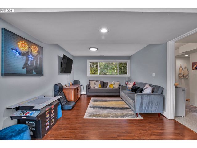 785 Marylhurst Dr, West Linn, OR 97068