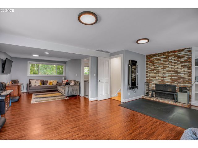 785 Marylhurst Dr, West Linn, OR 97068