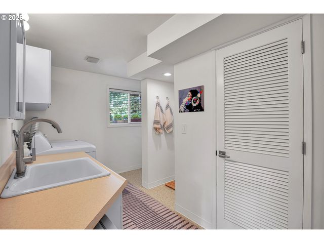 785 Marylhurst Dr, West Linn, OR 97068