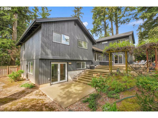785 Marylhurst Dr, West Linn, OR 97068
