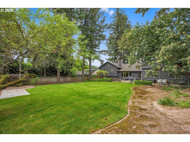 785 Marylhurst Dr, West Linn, OR 97068