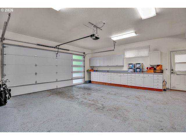 785 Marylhurst Dr, West Linn, OR 97068