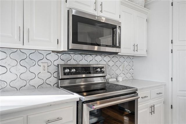 25189 W 150th Terrace, Olathe, KS 66061