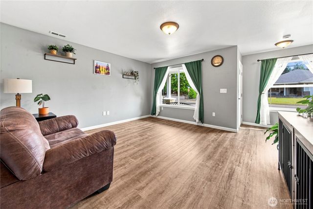 301 135th Place SE, Rainier, WA 98576