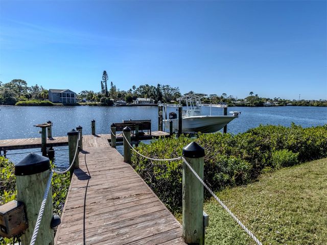 853 HILLCREST DRIVE, Nokomis, FL 34275