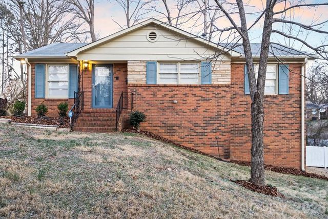 1717 Woodvalley Drive, Charlotte, NC 28216