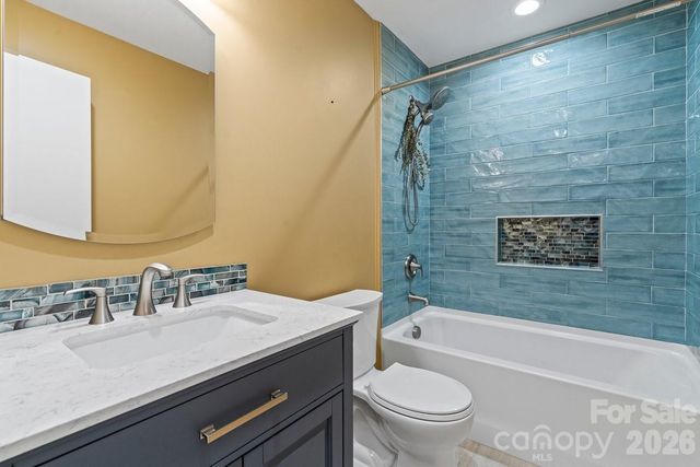 1717 Woodvalley Drive, Charlotte, NC 28216