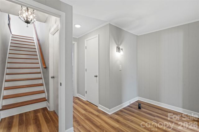 1717 Woodvalley Drive, Charlotte, NC 28216