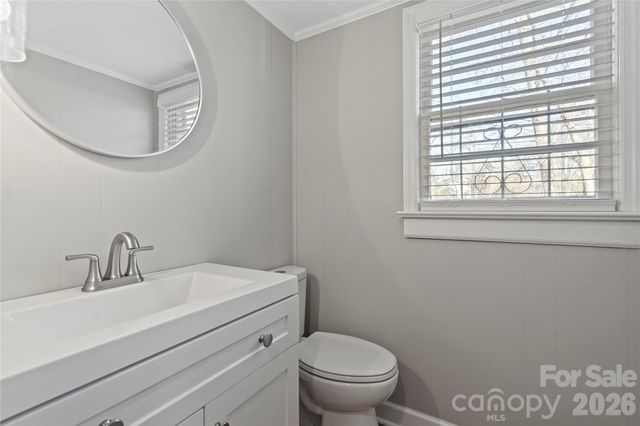 1717 Woodvalley Drive, Charlotte, NC 28216