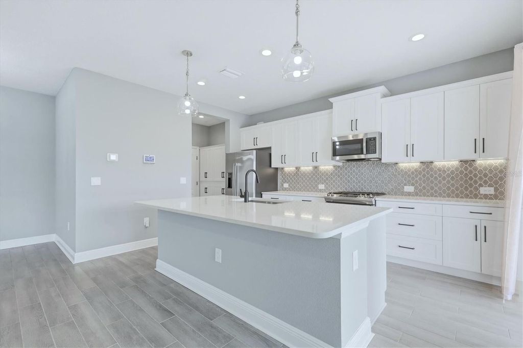 Image 16 of property listing at 10429 CROOKED CREEK COURT, Parrish, FL 34219