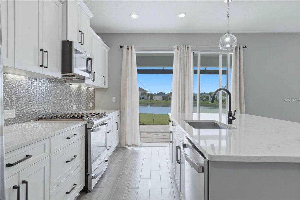 Image 19 of property listing at 10429 CROOKED CREEK COURT, Parrish, FL 34219