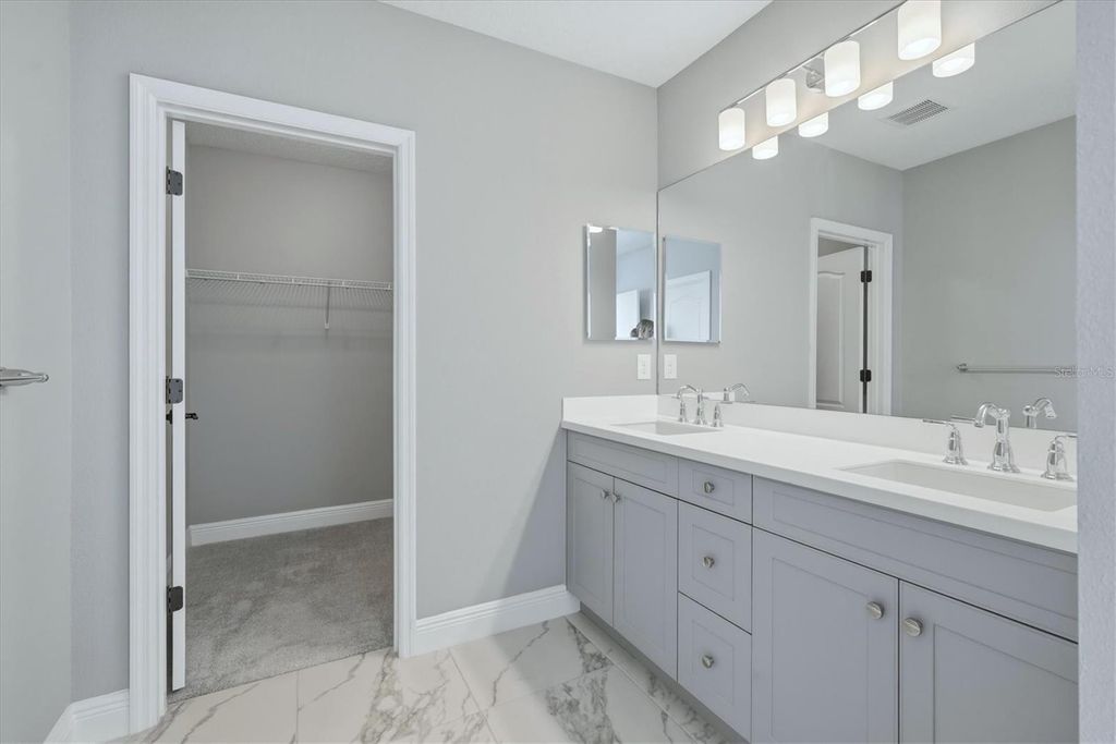 Image 31 of property listing at 10429 CROOKED CREEK COURT, Parrish, FL 34219