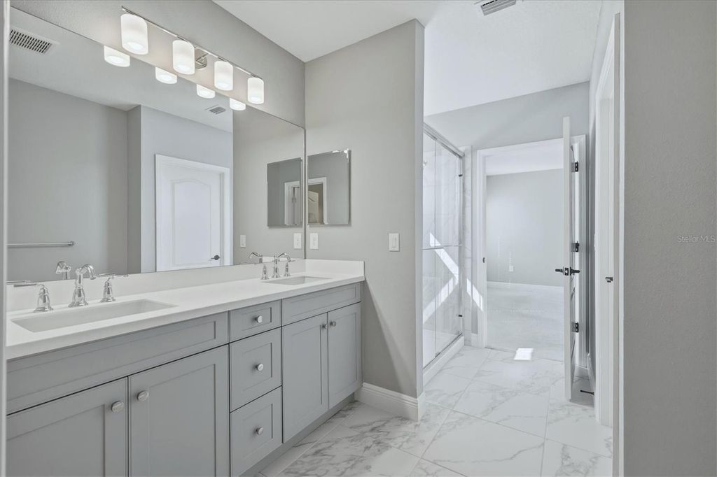 Image 32 of property listing at 10429 CROOKED CREEK COURT, Parrish, FL 34219