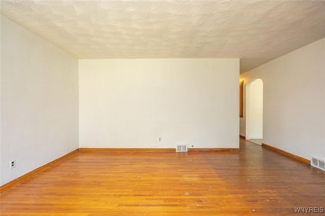 1962 Falls Street, Niagara Falls, NY 14303