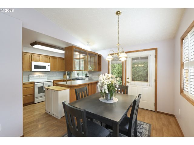 1143 Sw JAMES Ct, Dundee, OR 97115