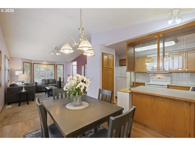 1143 Sw JAMES Ct, Dundee, OR 97115