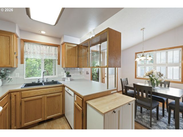 1143 Sw JAMES Ct, Dundee, OR 97115