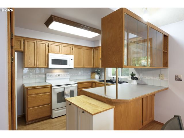 1143 Sw JAMES Ct, Dundee, OR 97115