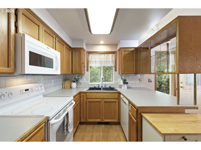 1143 Sw JAMES Ct, Dundee, OR 97115