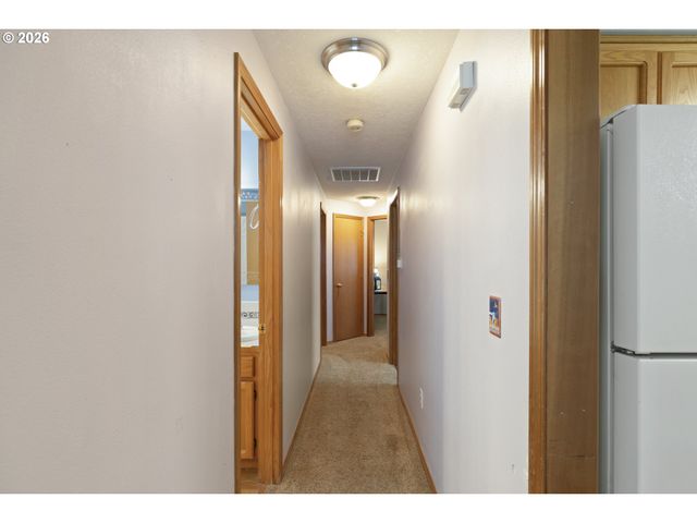 1143 Sw JAMES Ct, Dundee, OR 97115