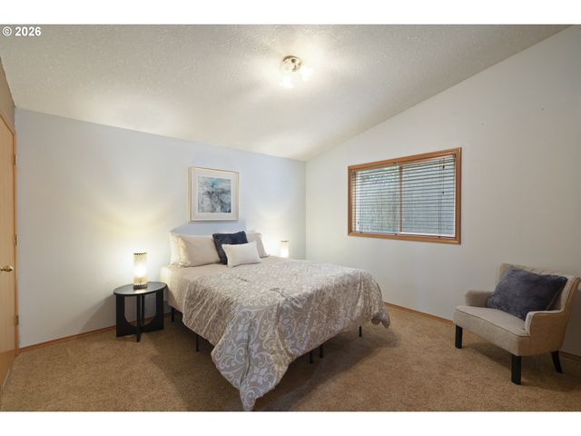 1143 Sw JAMES Ct, Dundee, OR 97115