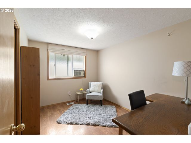 1143 Sw JAMES Ct, Dundee, OR 97115