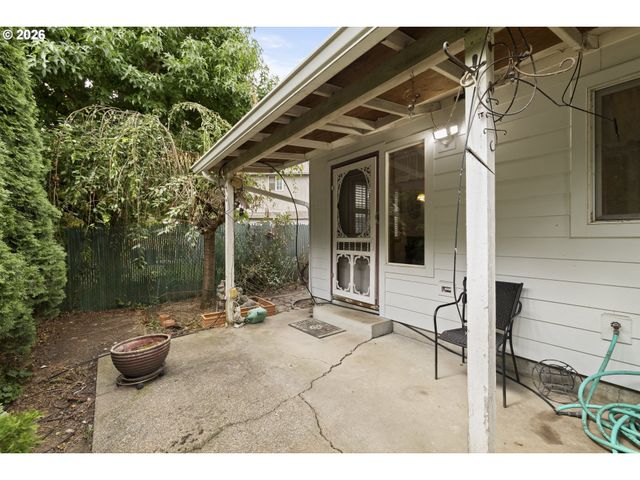 1143 Sw JAMES Ct, Dundee, OR 97115