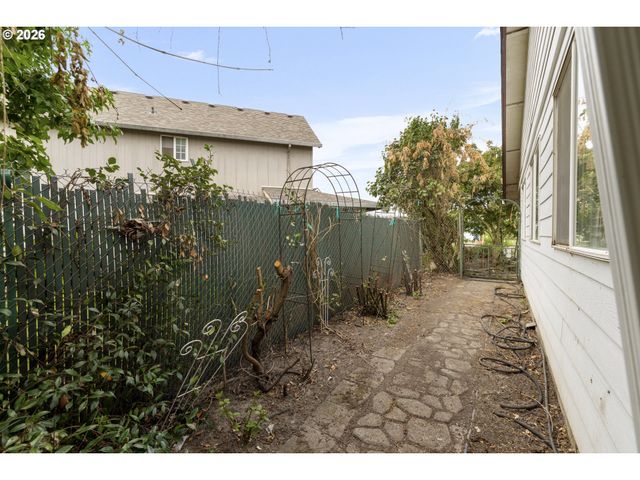 1143 Sw JAMES Ct, Dundee, OR 97115