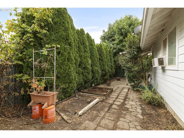 1143 Sw JAMES Ct, Dundee, OR 97115