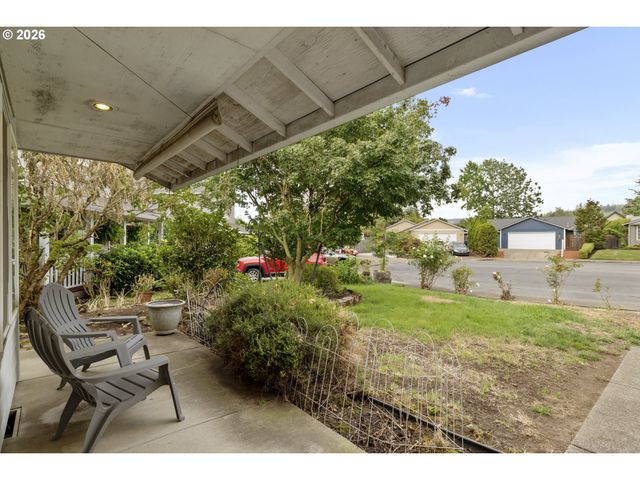 1143 Sw JAMES Ct, Dundee, OR 97115