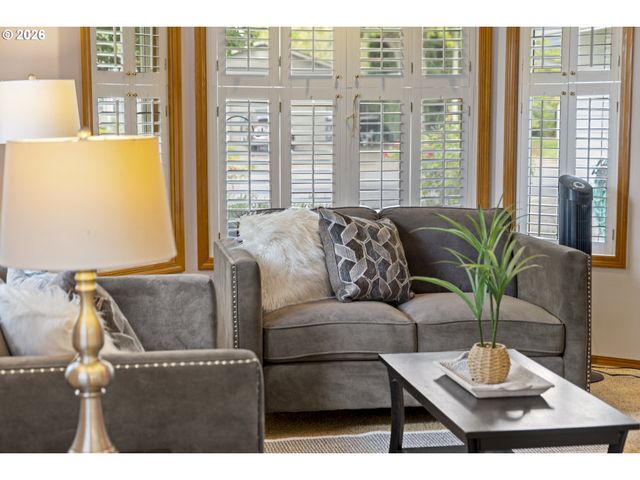 1143 Sw JAMES Ct, Dundee, OR 97115