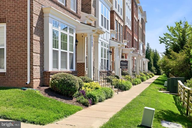 43487 TOWN GATE SQ, Chantilly, VA 20152