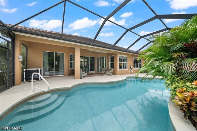 8888 Mustang Island CIR, Naples, FL 34113